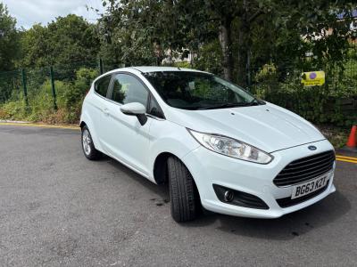 2013 Ford Fiesta — photo 1 of 5