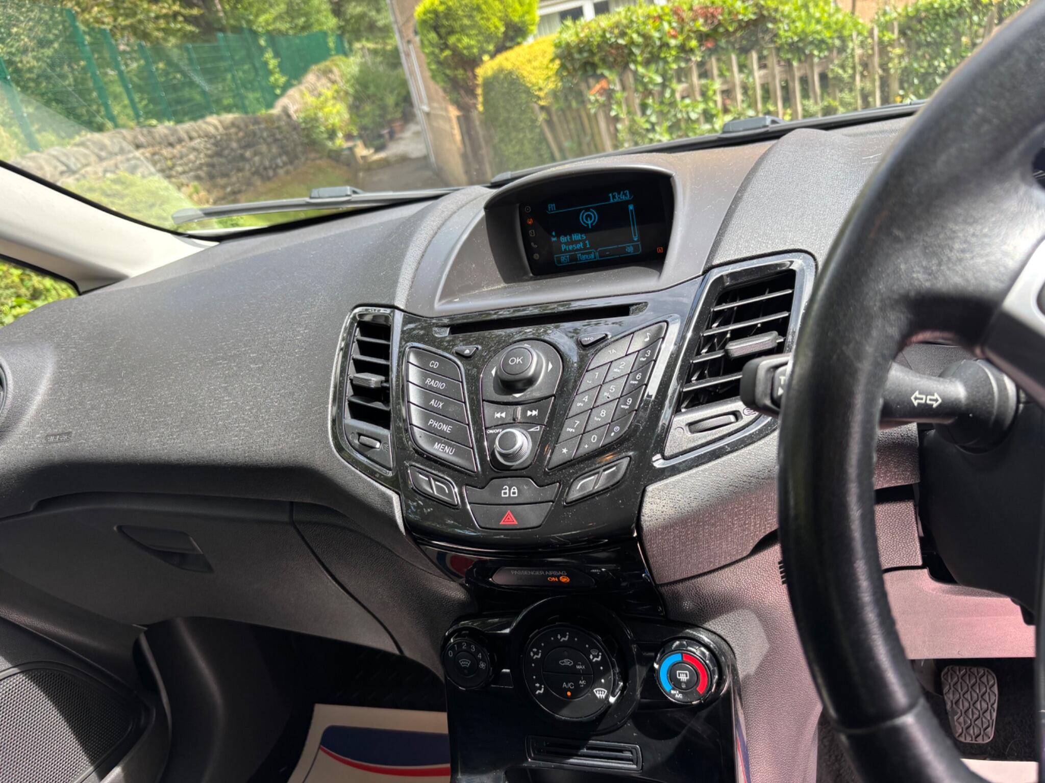 2013 Ford Fiesta thumbnail 19