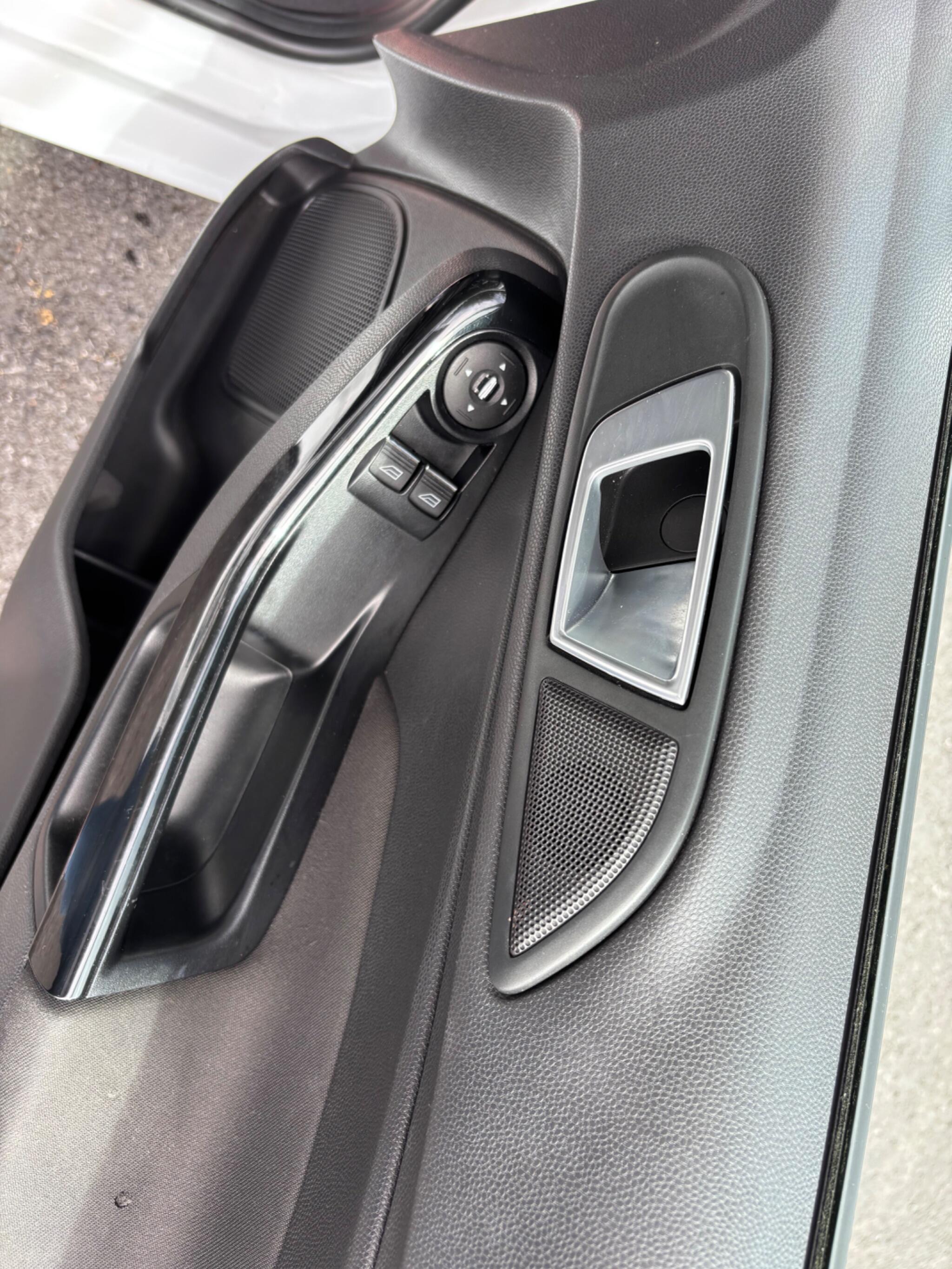2013 Ford Fiesta thumbnail 24