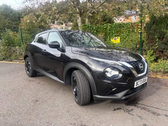Nissan Juke 1.0 DIG-T N-Connecta Euro 6 (s/s) 5dr SUV Petrol Black